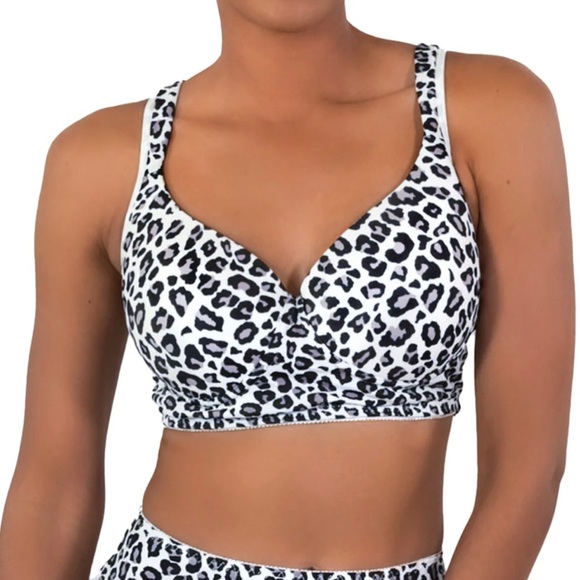 New With Tags 🐆Snow Leopard XL Comfort Molded Cup Bra with Sexy Lace Back 🤍🖤 - Picture 3 of 11